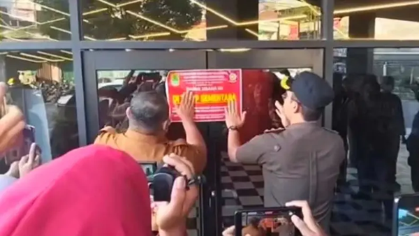 Pesta Gay di Helen’s Night Mart Digerebek, Tiga Pemilik Resmi Jadi Tersangka