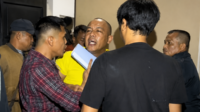Gegara Senggolan Mobil, Pria di Takalar Ngamuk! Ancam Tembak Lalu Hantam Korban Hingga Tersungkur