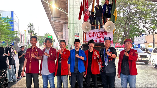 Mahasiswa Mengamuk di DPRD Sulsel, Krisis Ekonomi dan PHK Jadi Sasaran Kritik