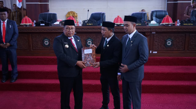 Pemkab Takalar Serahkan Ranperda Pertanggungjawaban APBD 2025 ke DPRD