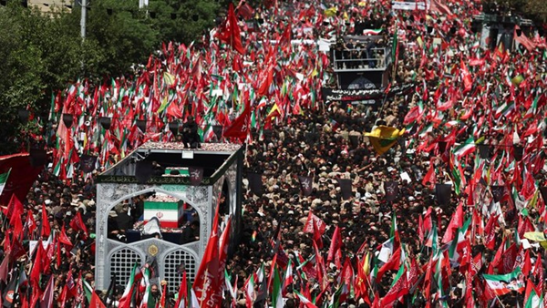 Jutaan warga Iran memadati jalan-jalan di Teheran untuk mengikuti prosesi pemakaman Ayatollah Ali Khamenei. (Foto: via REUTERS/Majid Asgaripour) Trump Kaget Pemakaman Khamenei Dipadati Jutaan Pelayat