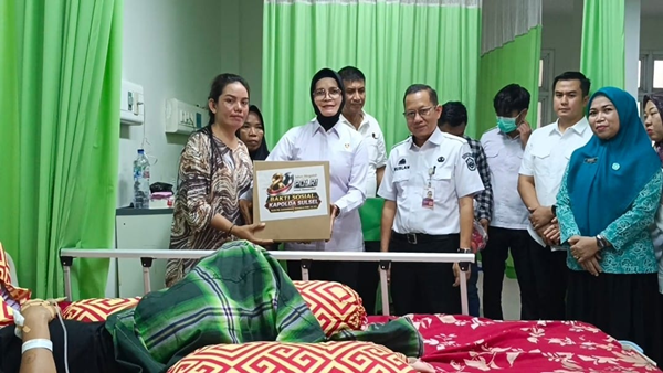 Dirres PPA-PPO Polda Sulsel Jenguk Siswa SMKN 5 Takalar yang Ditebas Teman