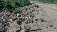 Rumah-rumah warga di Nepal tertimbun lumpur akibat terjangan banjir bandang dahsyat pada Rabu (26/8) pagi. (AFP/Prabin Ranabhat) Banjir Bandang Nepal-Tibet Tewaskan 472 Orang, 1.400 Lebih Hilang