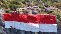 Merah Putih Raksasa Membentang di Tebing Tana Toraja, Tradisi MAPALA 45 Sejak 2008