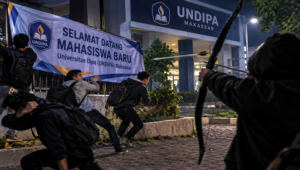 Pasang Spanduk di Kampus UNDIPA, Mahasiswa Mengaku Dibidik Busur OTK